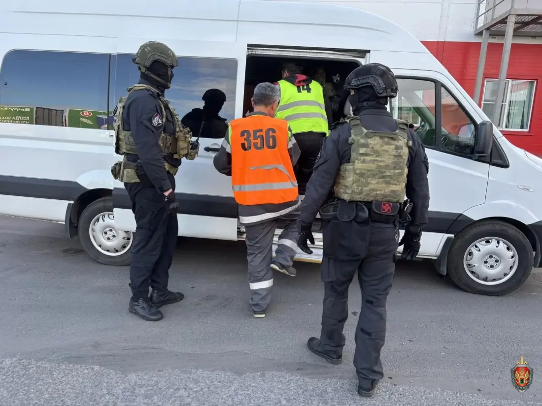 Двух мигрантов выдворят из страны после рейдов в Карелии