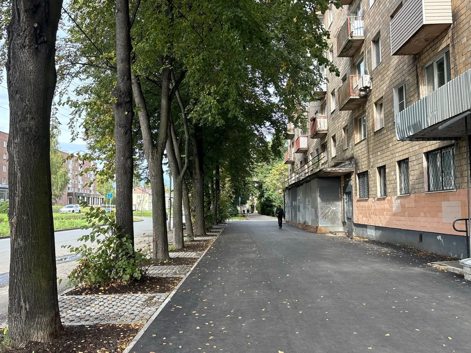Впервые за десятилетия в Петрозаводске отремонтировали тротуар на Октябрьском проспекте