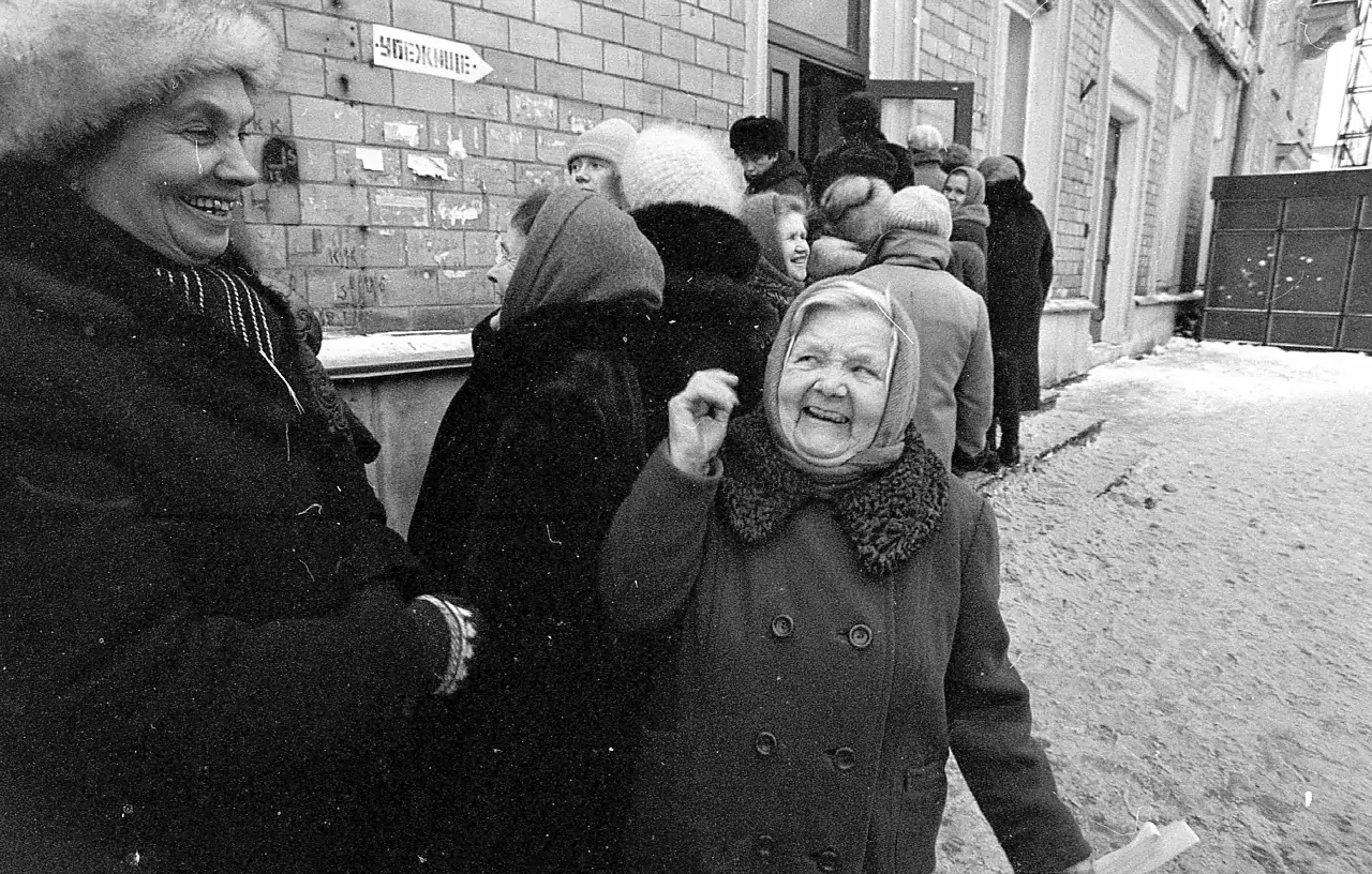 Талоны, очереди и оптимизм: архивные фотографии конца 80-х в Петрозаводске
