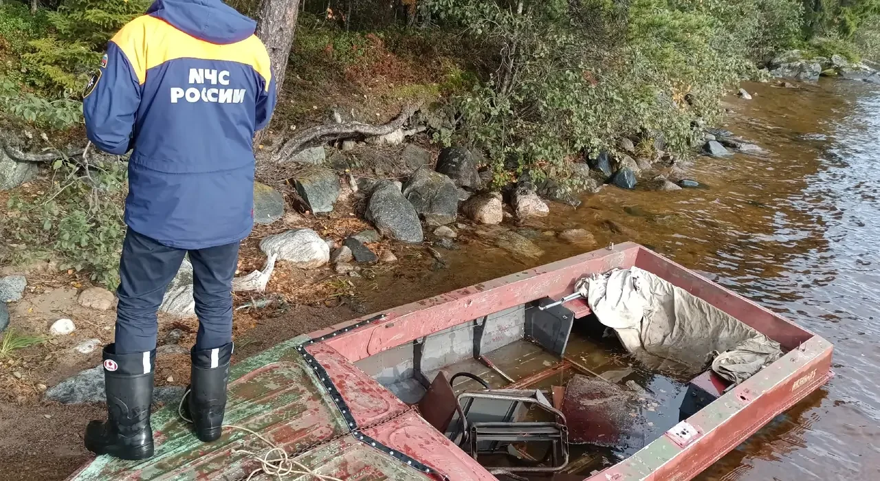 По волнам без руля: в Карелии нашли дрейфующую лодку и быстро отыскали её хозяина
