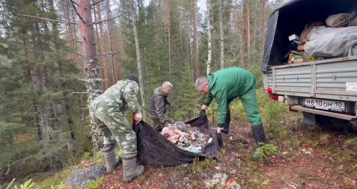 Лесники вывезли две машины мусора из леса под Кинелахтой