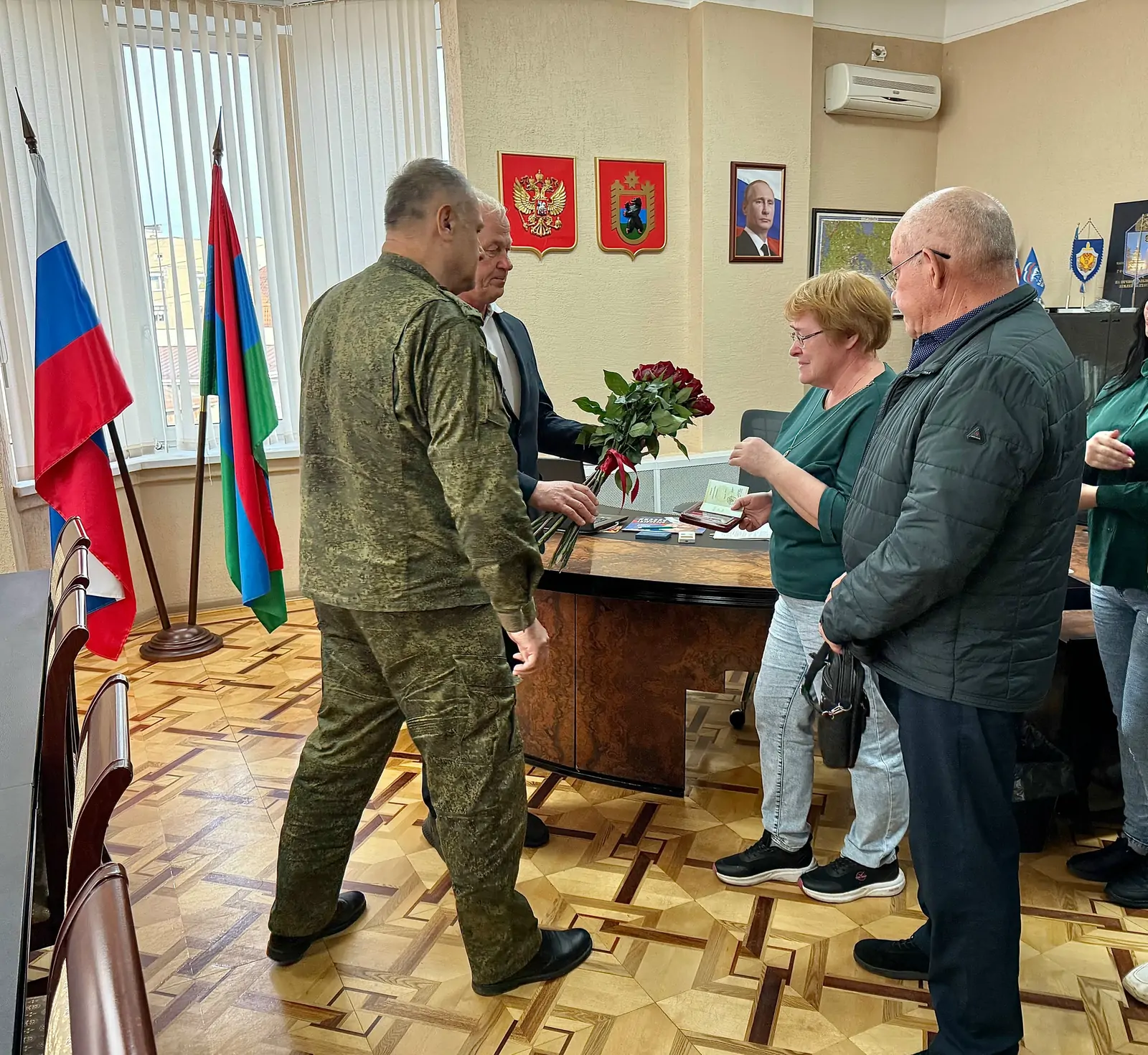 Семье погибшего участника СВО из Сортавальского округа передали Орден Мужества