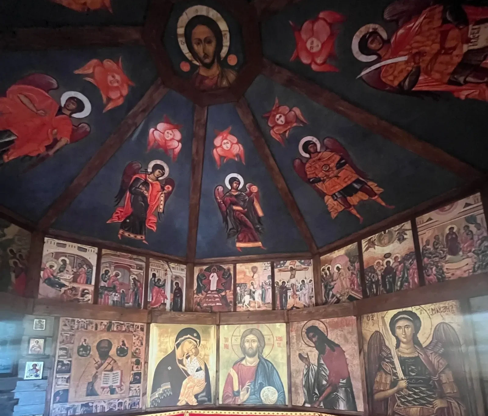 Иконы с острова Кижи украсили часовню на месте гибели красноармейцев под Петрозаводском