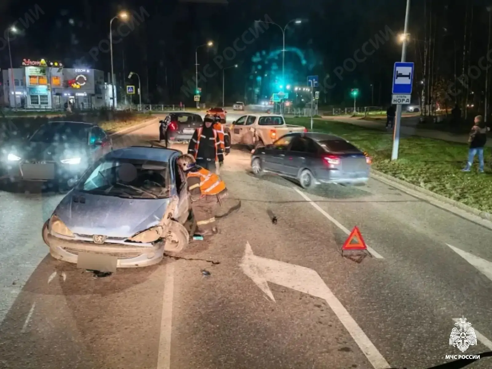 Автомобили разбились на перекрестке на севере Карелии