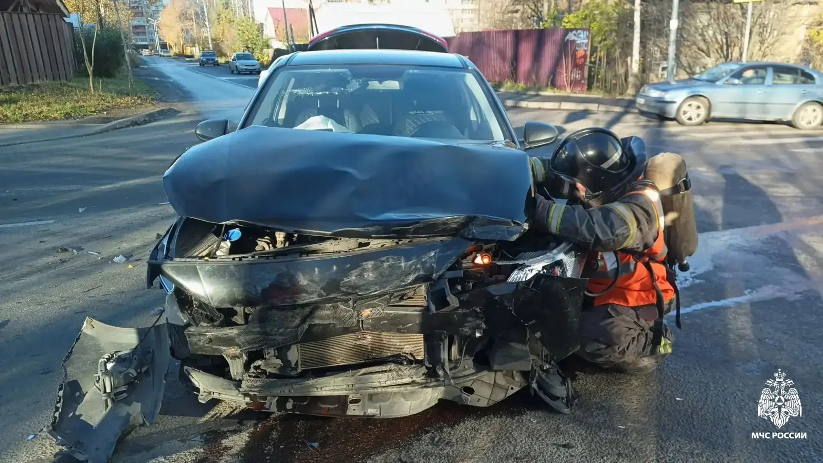 Человека спасли в аварии в населенном районе Петрозаводска