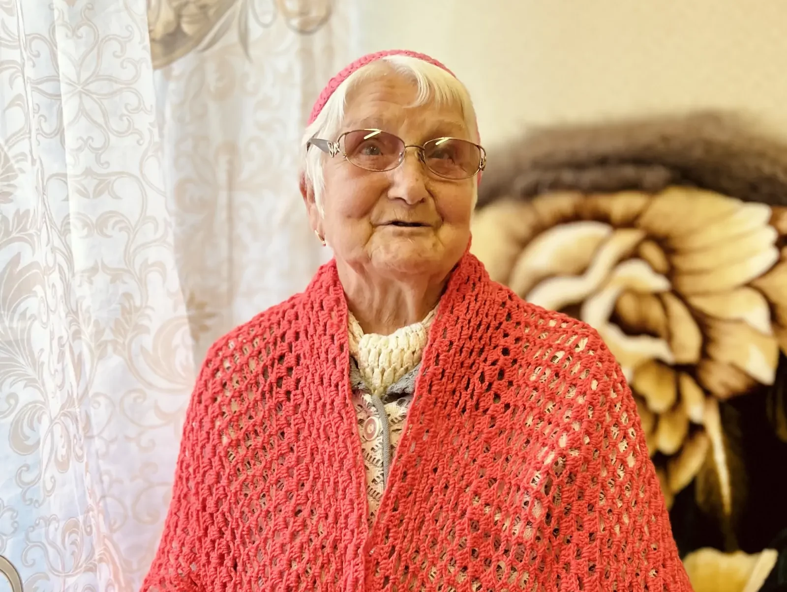 «Хоронили меня три раза»: как жительница Ряймяля прошла через войну и вяжет тепло людям