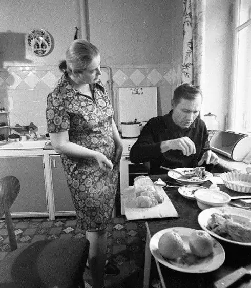 Культовое фото Шукшина на кухне 1974 года вспомнили в соцсети