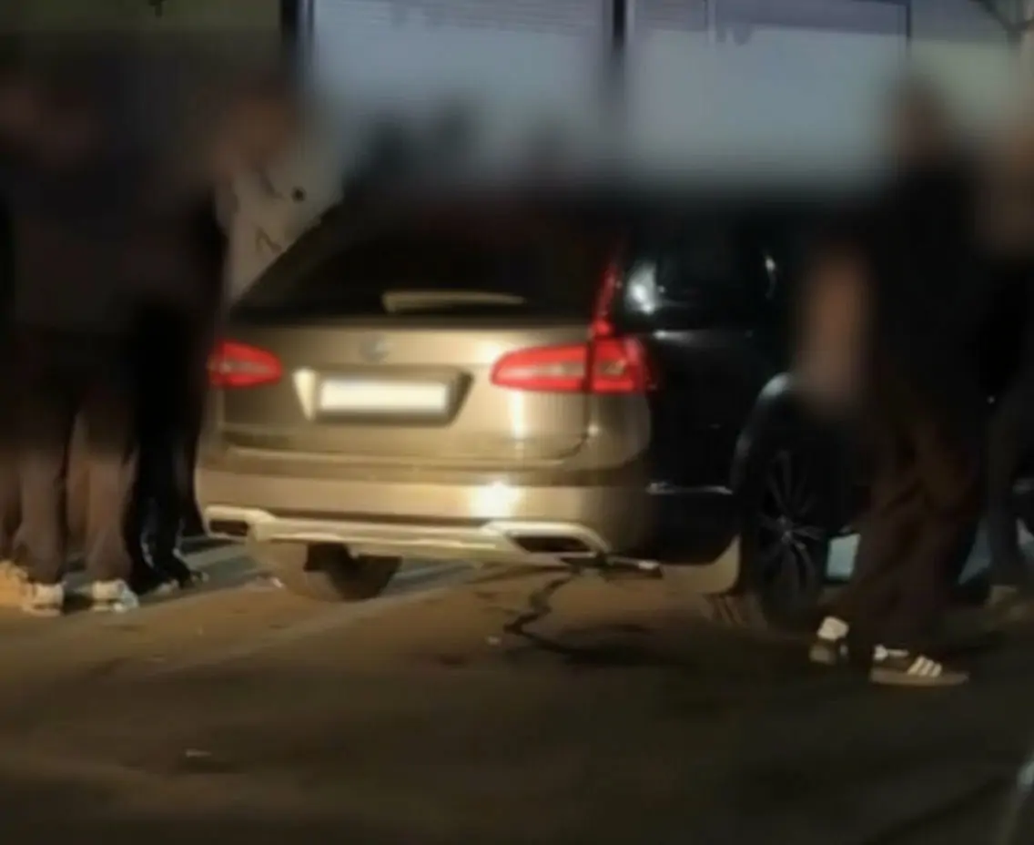 Молодой мужчина пострадал во время драки у бара в Петрозаводске