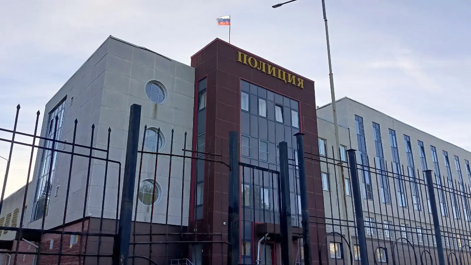 Житель Карелии перепутал двери и украл пиво на 50 тысяч рублей