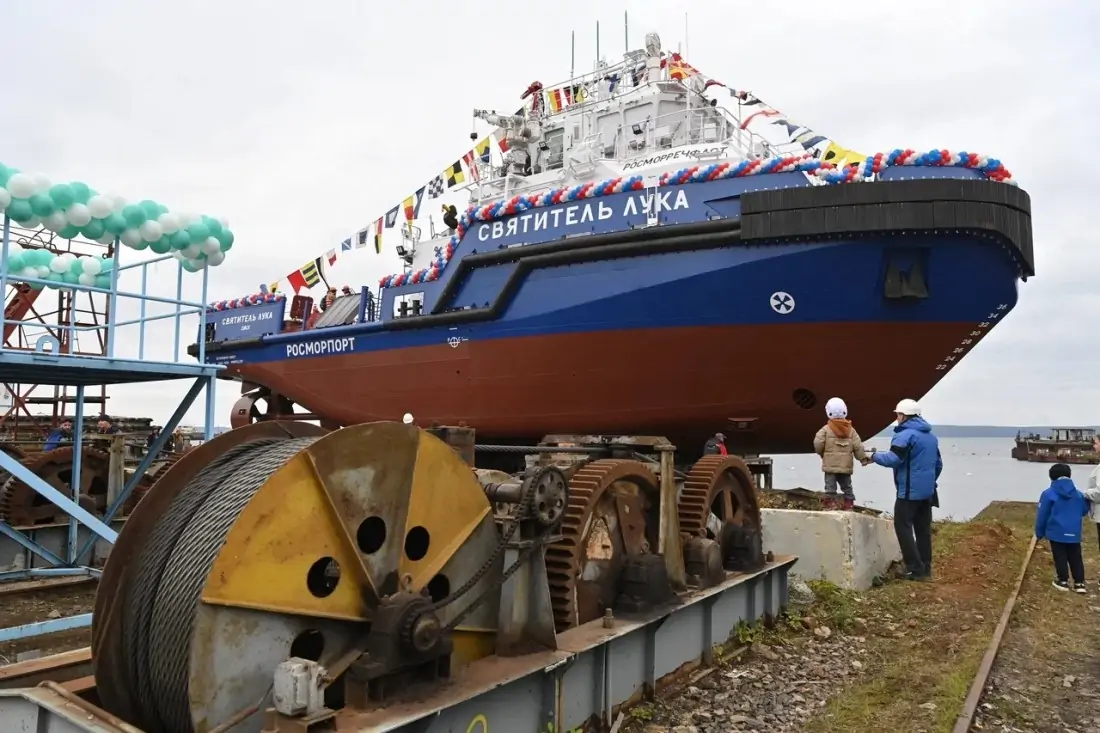 Портовый буксир «Святитель Лука» спустили на воду в Петрозаводске