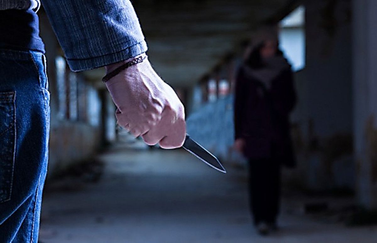 В Петрозаводске неизвестный напал с ножом на 12-летнюю школьницу