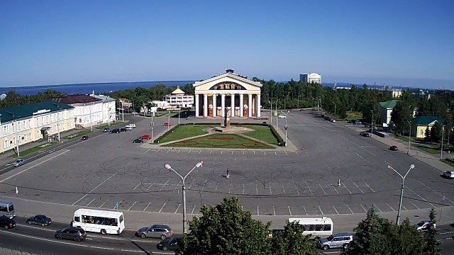 Запрет на движение транспорта по площади Кирова в Петрозаводске продлили до лета