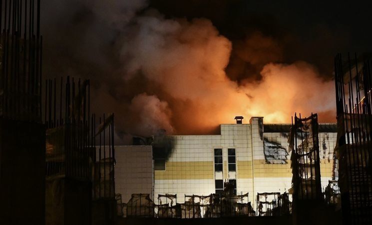 В МЧС назвали главную причину, из-за которой загорелся ТРЦ в Кемерово