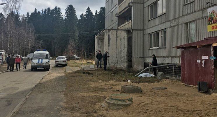 Пенсионерка выпала из окна восьмого этажа на Кукковке в Петрозаводске