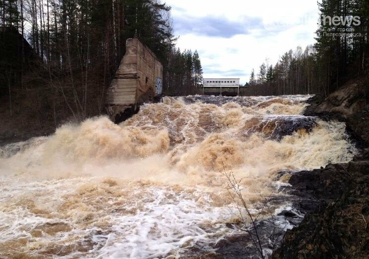 В эти дни ожил самый большой водопад Карелии