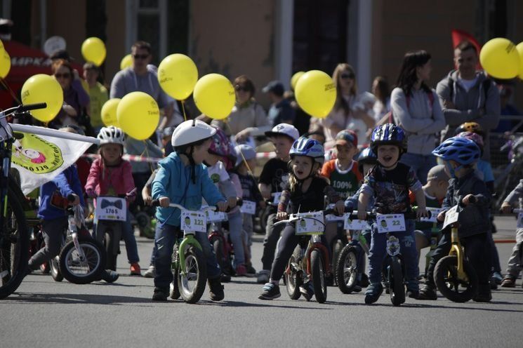 Тысячи велосипедистов выехали на улицы Петрозаводска