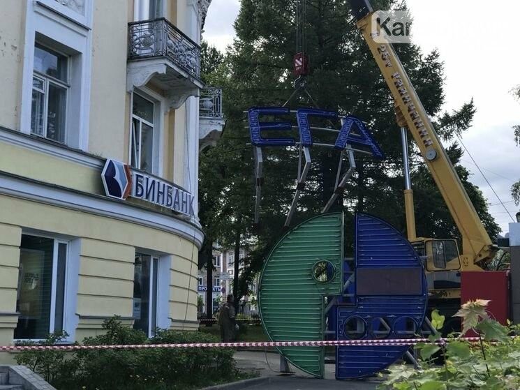 Скандальную вывеску «Мегафон» в центре Петрозаводска сегодня демонтировали