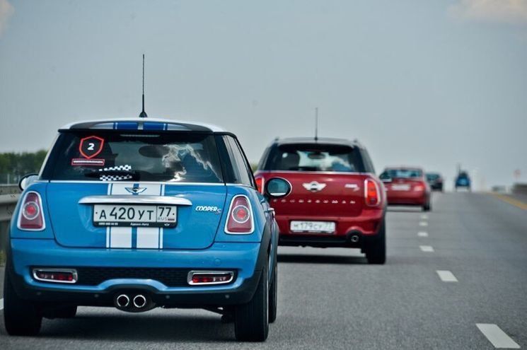Колонна из 100 автомобилей Mini Cooper прибыла в Карелию