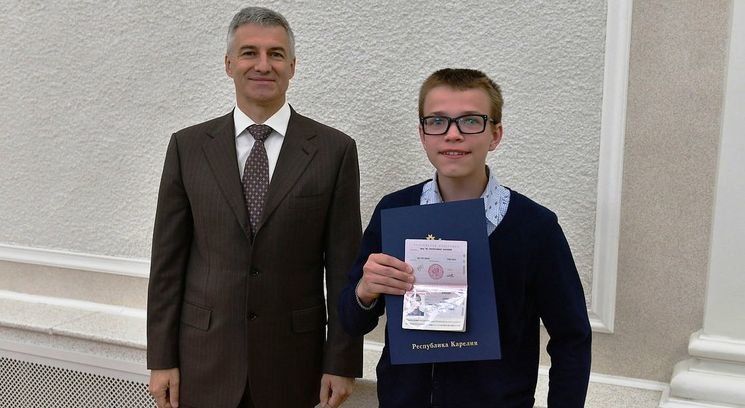Глава Карелии решил лично вручить паспорта молодым жителям Петрозаводска