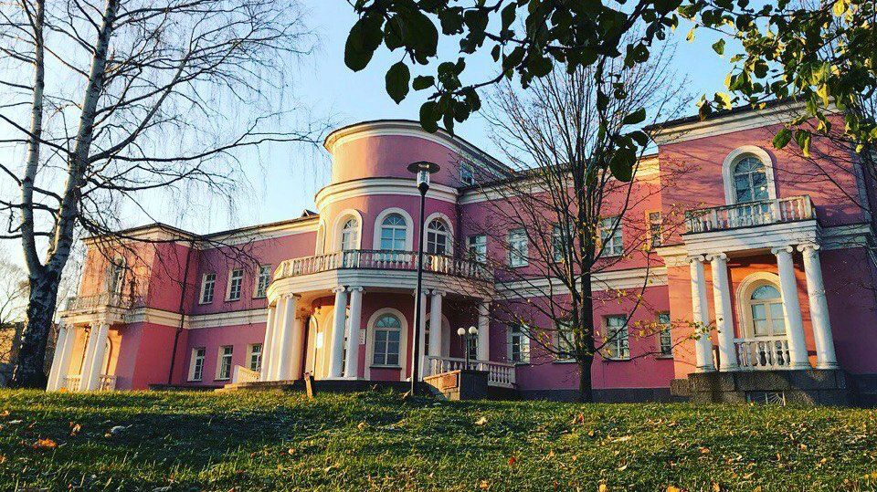 Возле Дворца бракосочетаний в Петрозаводске установят необычные скамейки весом 400 кг