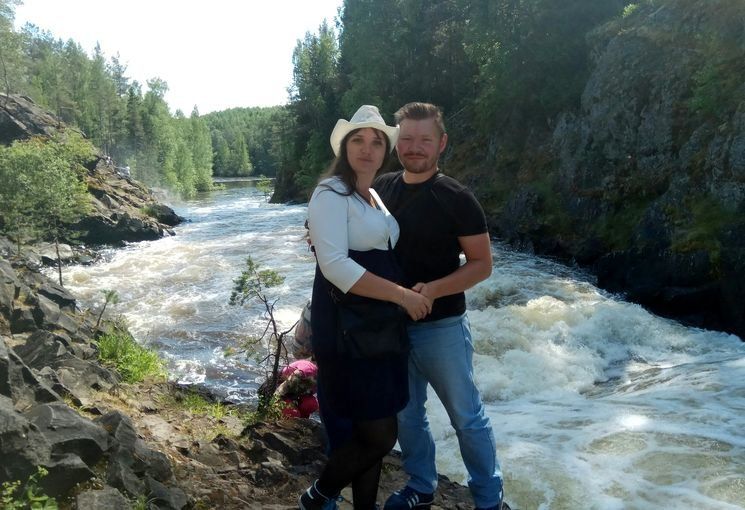 «Никакого селфи не было». Супруга погибшего на Киваче мужчины рассказала, как погиб ее муж