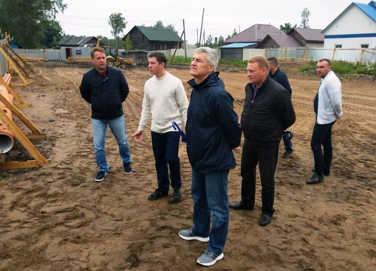 Глава Карелии лично контролирует строительство дома для переселенцев в Олонце