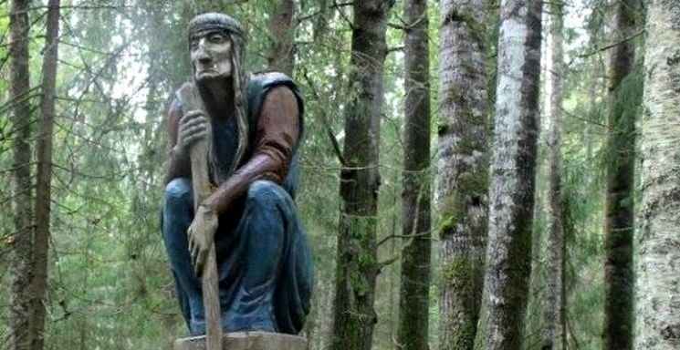 Деревянная Баба Яга убила мальчика в деревне на границе с Карелией