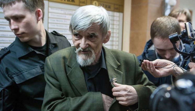 Юрия Дмитриева снова задержали. НТВ сообщает, что он пытался сбежать в Польшу