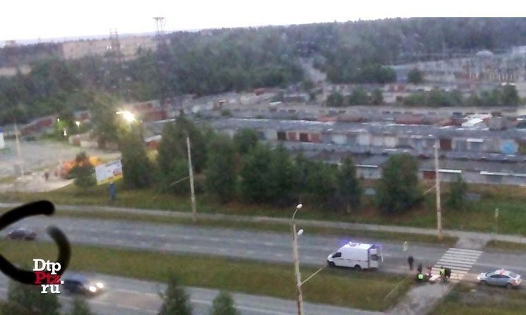 На Лесном проспекте сбили пешехода, который перебегал дорогу