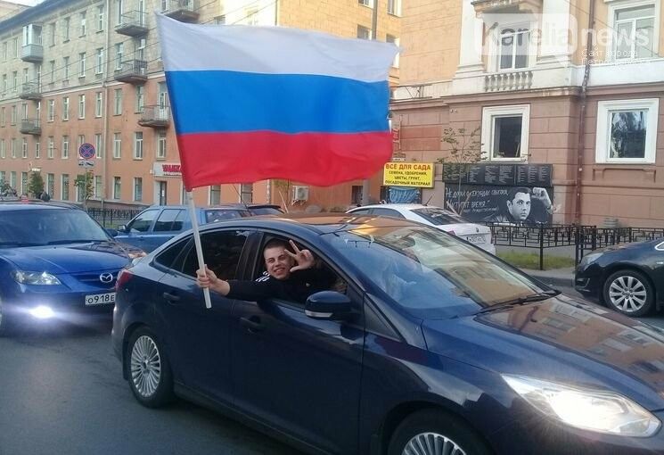 Пели «Катюшу», кричали «Россия»! Петрозаводск всю ночь праздновал победу