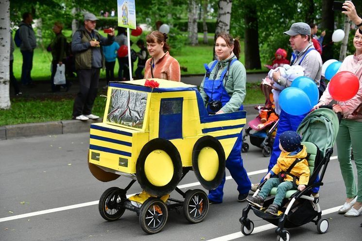 Более 100 семей приняли сегодня участие в параде в Петрозаводске