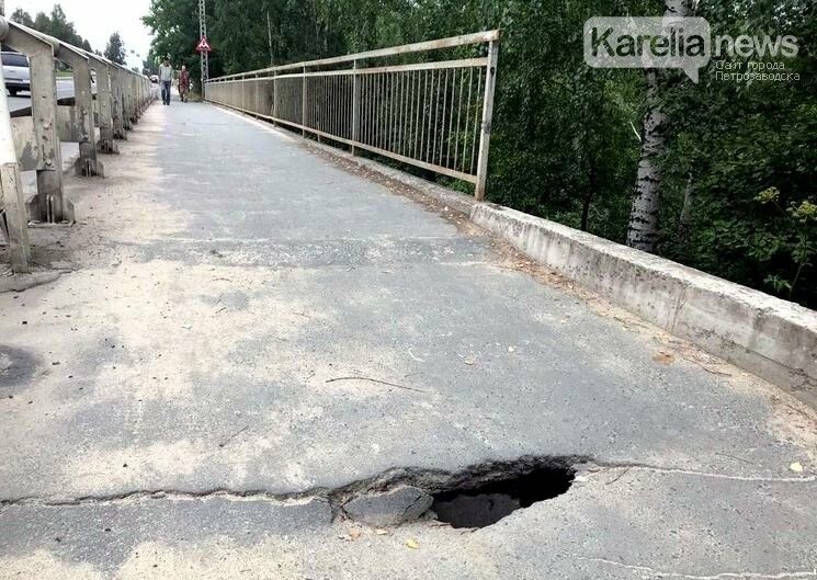 В Петрозаводске начал проваливаться еще один мост