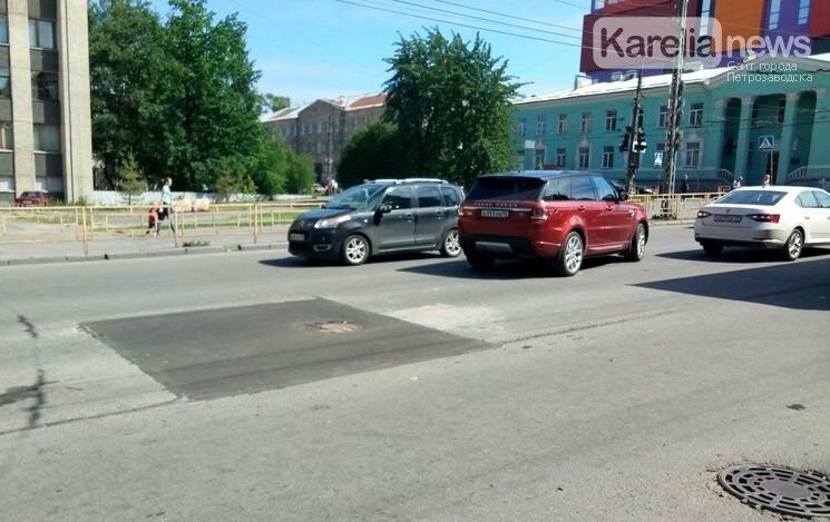 Яму на Мерецкова, за судьбой которой мы следили, заделали