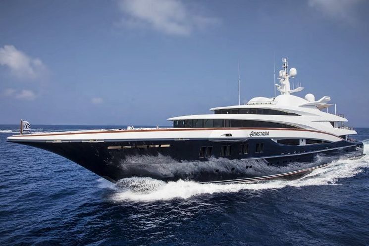 Трассу «Кола» сегодня перекроют из-за элитной яхты