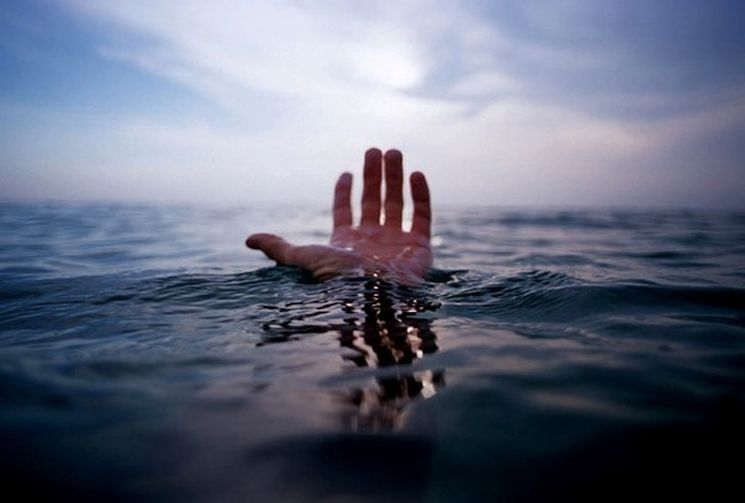 Петрозаводчанин на спор поплыл в Онежское озеро и чуть не утонул