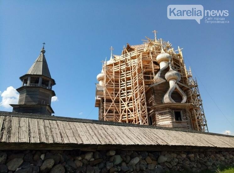 Обезглавленная. Что сейчас происходит с Преображенской церковью на острове Кижи