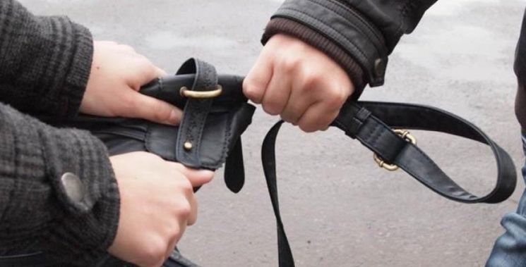 Ножом за бутылку водки. В Петрозаводске задержали уличного грабителя