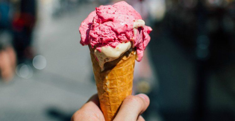 «Мороженое из сирени» и  «где живут снегири»: Яндекс назвал популярные летние запросы