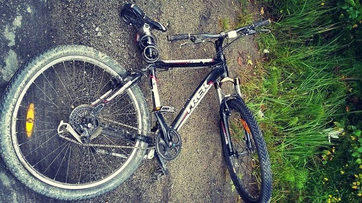 Пенсионерку сбили по дороге в Лососинное