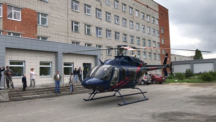 Мужчину, который отравился уксусом, доставили из Беломорска на вертолете
