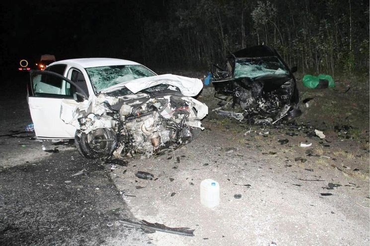 Три человека пострадали в лобовом столкновении на трассе «Кола»