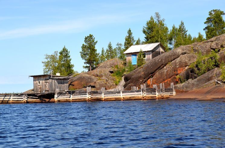 Туристы вырвали двери у единственной в Карелии солеварни