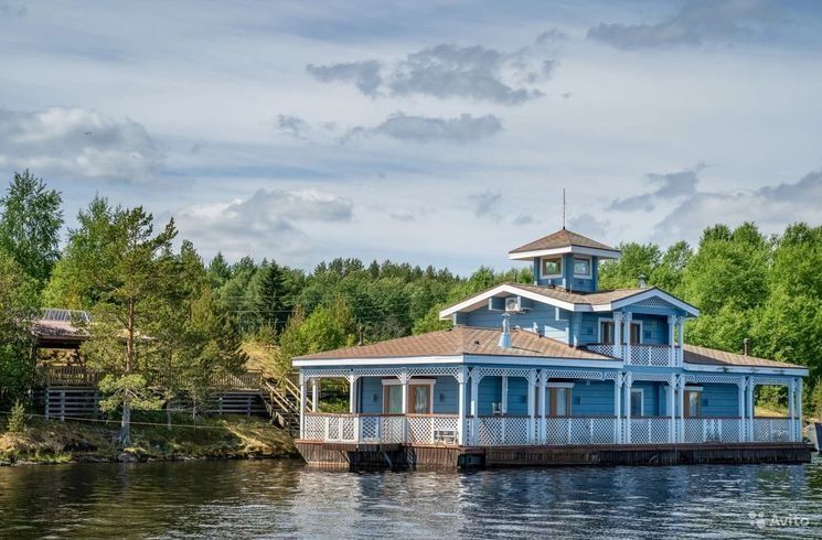 Затонувший несколько лет назад дебаркадер Нелидова продают на «Авито» по цене элитной виллы