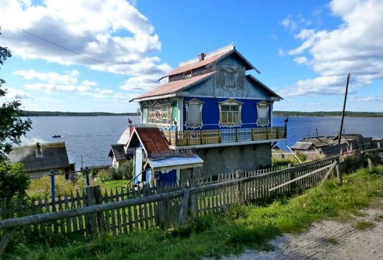 Самый яркий дом карельского села Паданы лишился главной достопримечательности