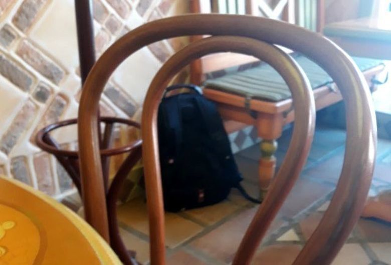 Пойманы воры, которые похищали сумки в кафе Петрозаводска