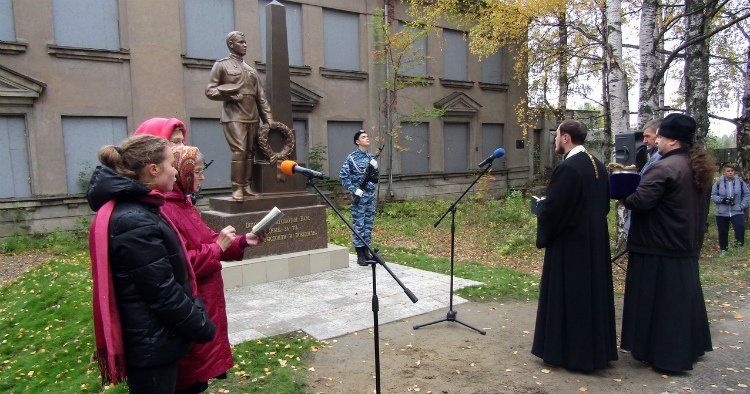 В Беломорске открыли памятник воину-освободителю
