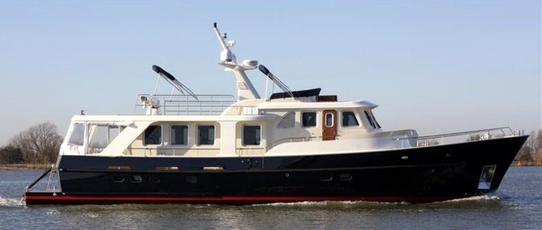 Элитную яхту из Карелии незаконно перегнали в Санкт-Петербург