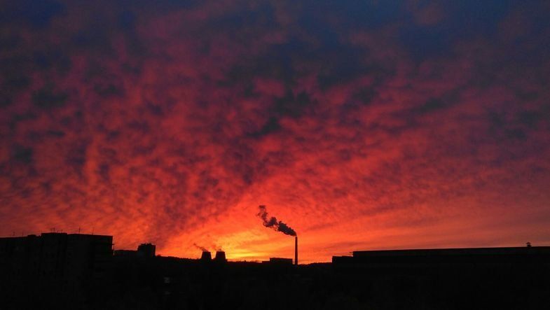 Кровавый закат и северное сияние наблюдали вчера жители Карелии