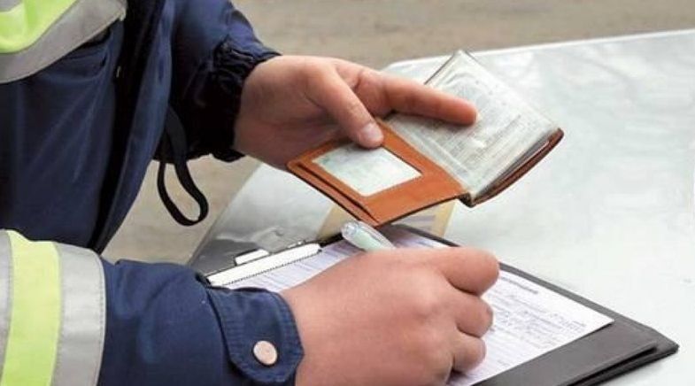 Письма со штрафами ГИБДД будут хранить на почте неделю