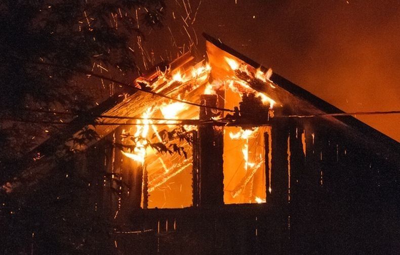 В Лоухском районе Карелии на пожаре погиб человек